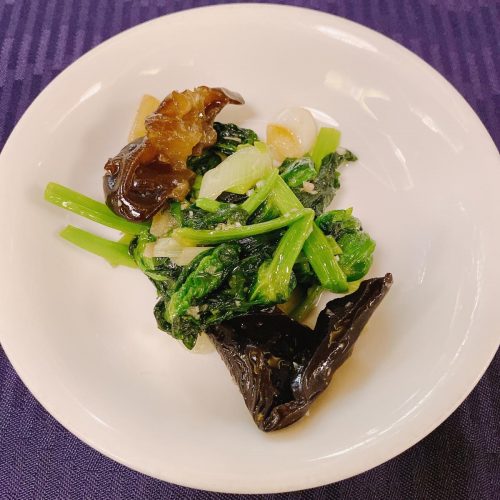 四川飯店_季節野菜のニンニク入り塩炒め