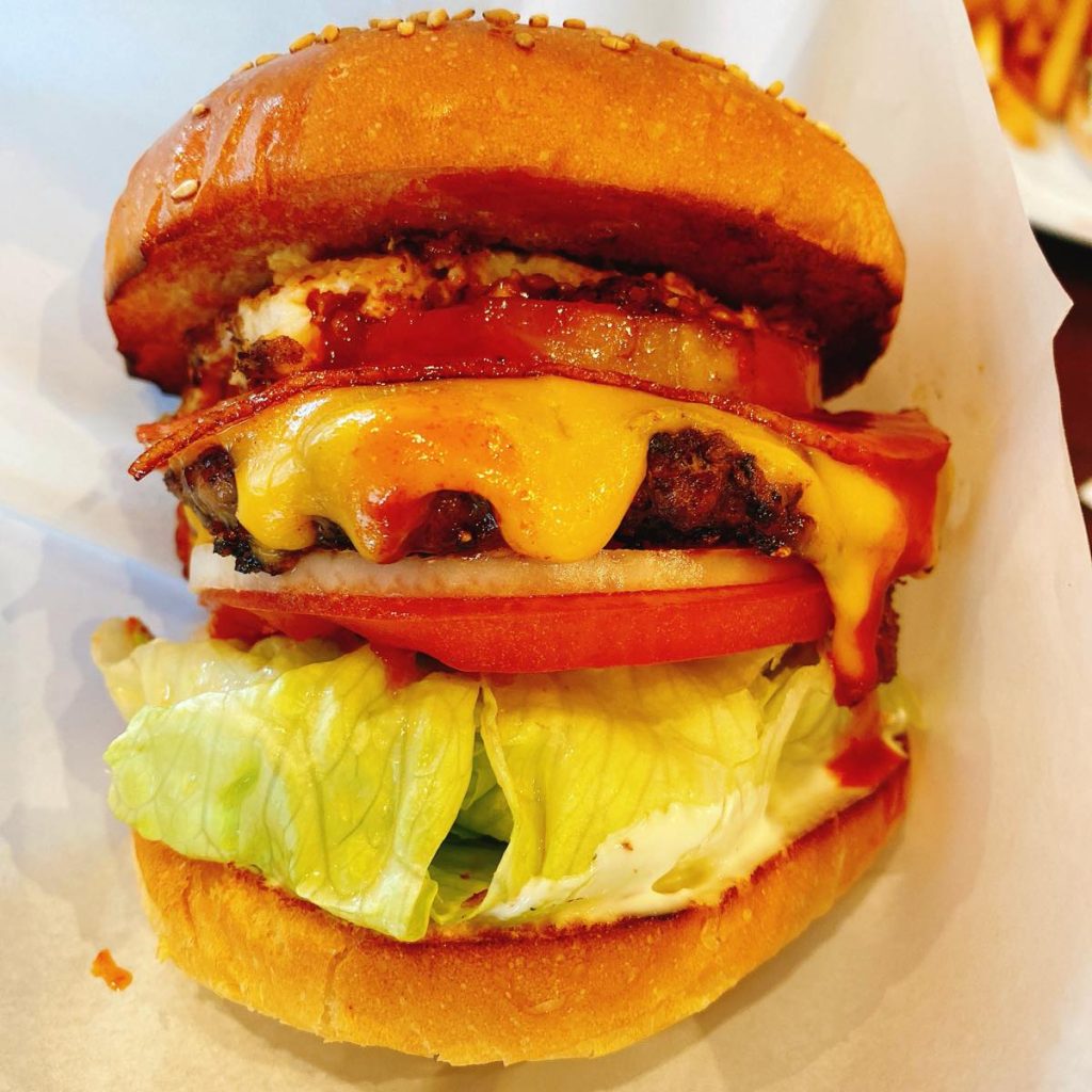 圧倒的ボリュームのLOTBURGER「ブラザーズ 人形町本店」 13