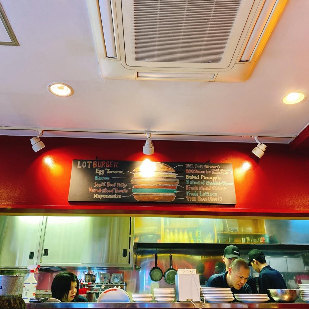 圧倒的ボリュームのLOTBURGER「ブラザーズ 人形町本店」 10