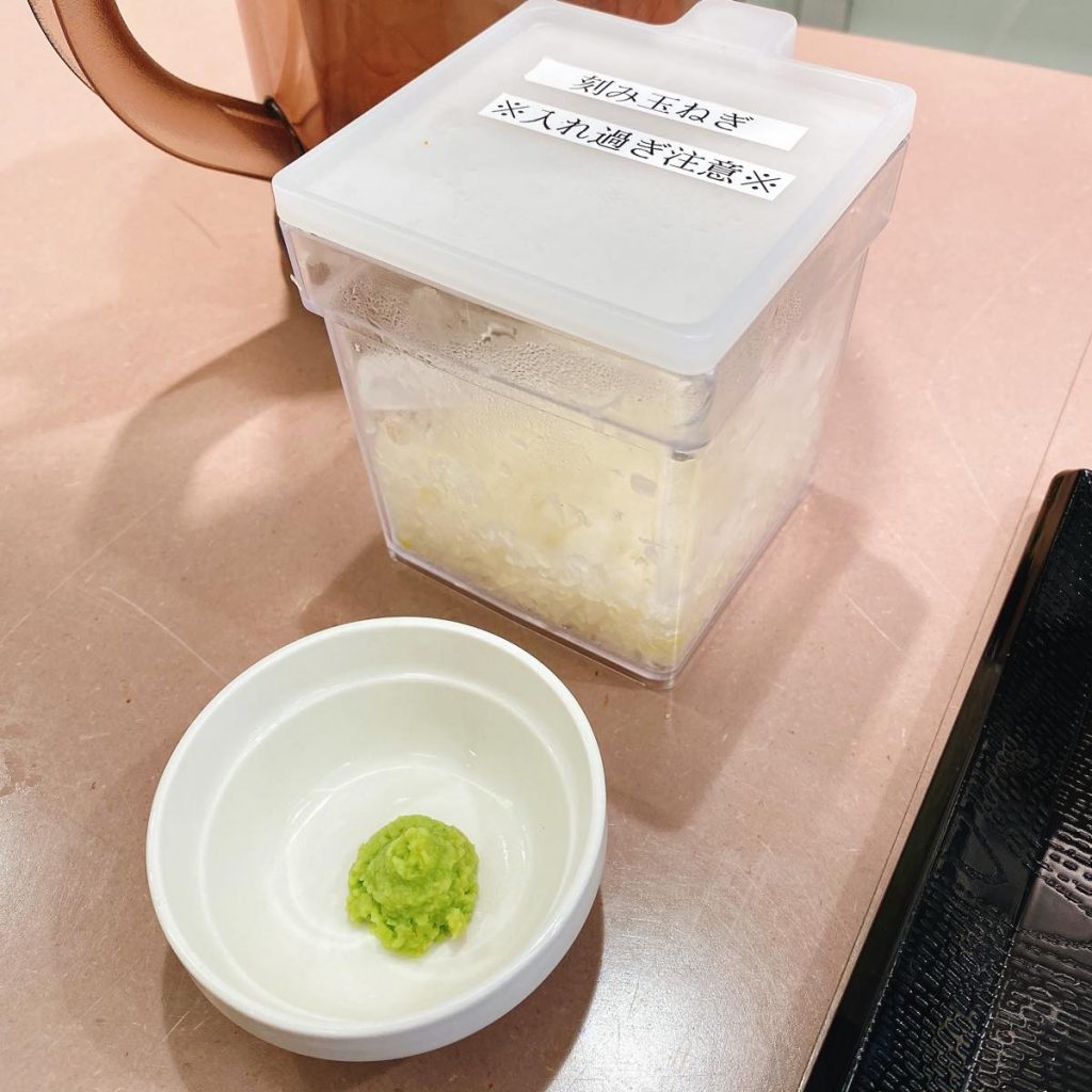 神戸発祥ぼっかけまぜそばの「灘八」 9 灘八_玉葱