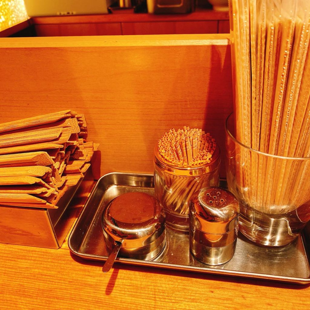 西麻布の隠れ家的絶品ラーメン「楽観 Nishiazabu Gold」 8 楽観_内観