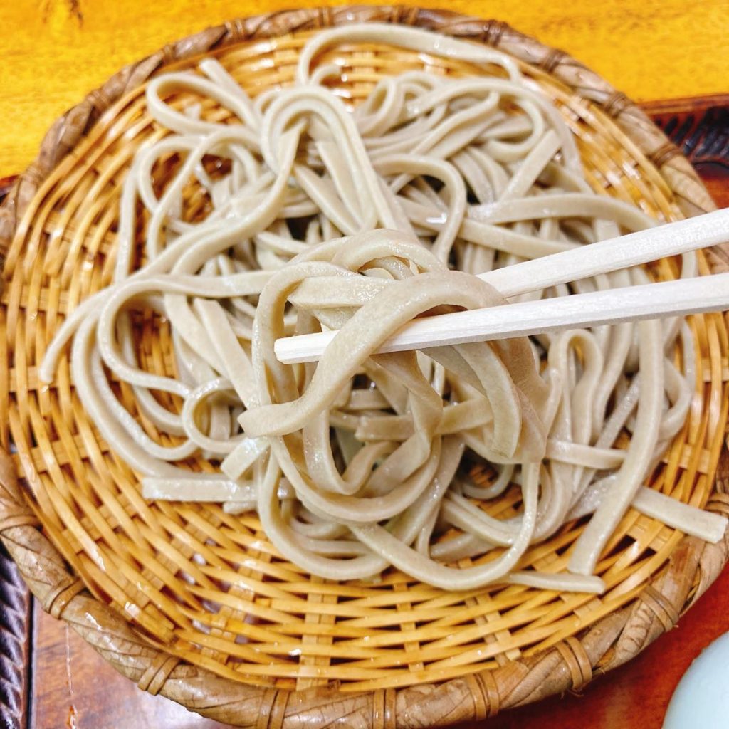 深大寺の蕎麦屋巡り、きしめんのような太打ち田舎そばが美味しい「玉乃屋」 10 玉乃屋_太打ち田舎そば