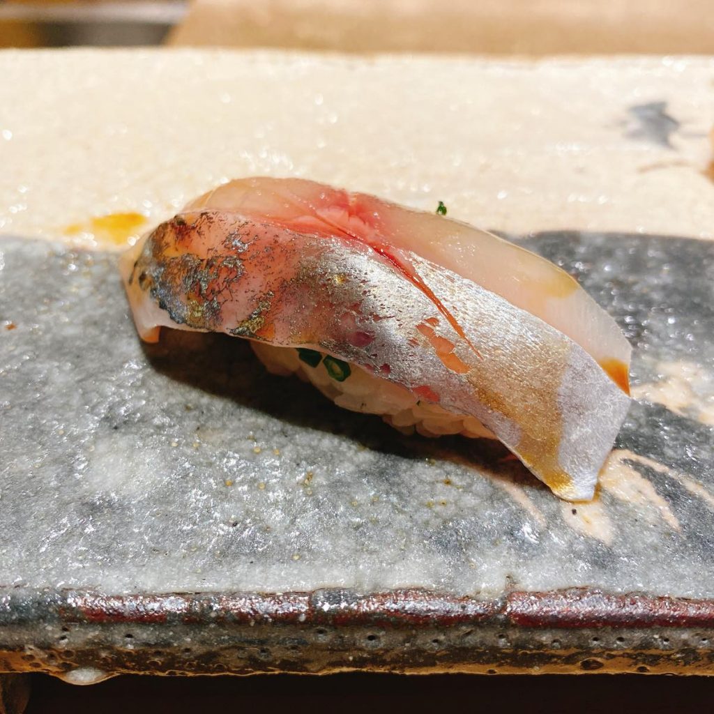 六本木ヒルズの高級鮨店「鮨みつ川」の平日限定ランチ 12 鮨みつ川_あじ