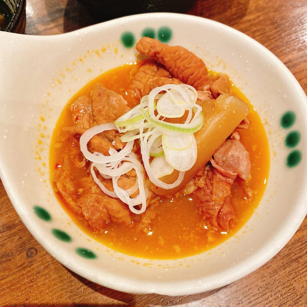 上野の立ち飲みといえば「カドクラ」、絶品ミルフィーユハムカツで一杯 10 カドクラ_もつ煮