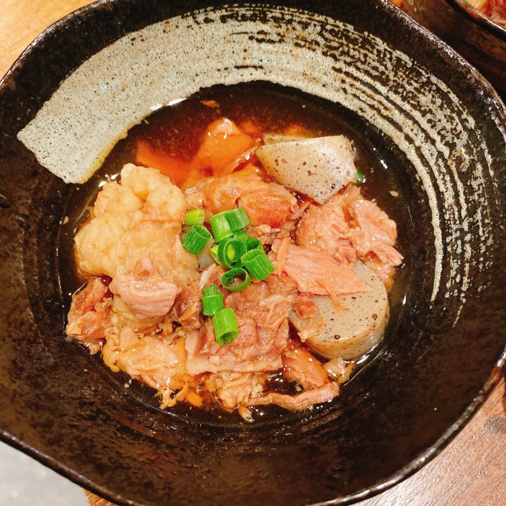 上野の立ち飲みといえば「カドクラ」、絶品ミルフィーユハムカツで一杯 11 カドクラ_牛すじ