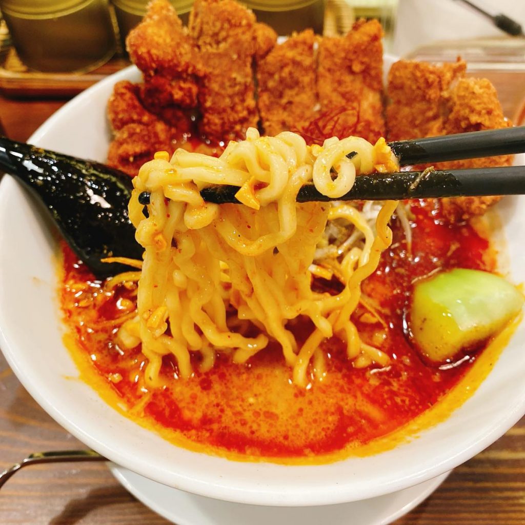 赤い鯨_排骨四川担々麺