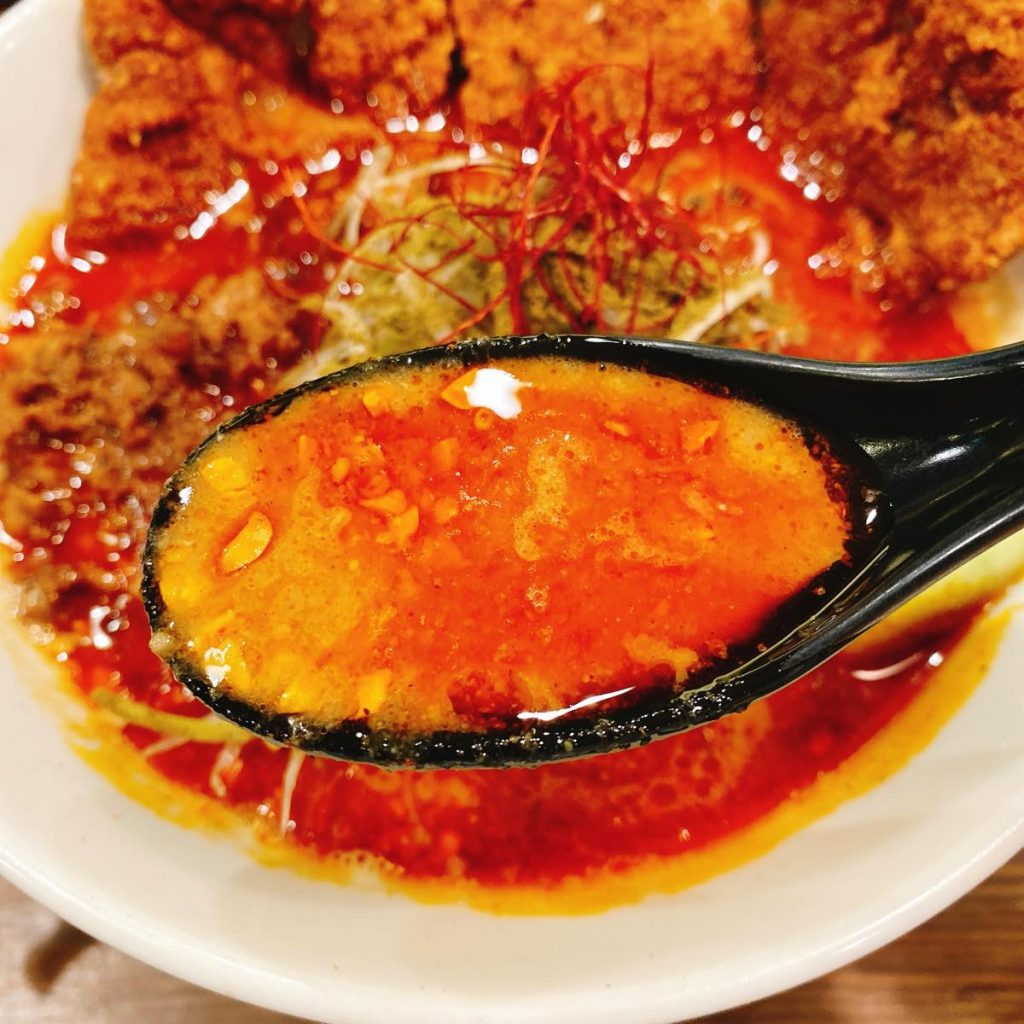 赤い鯨_排骨四川担々麺