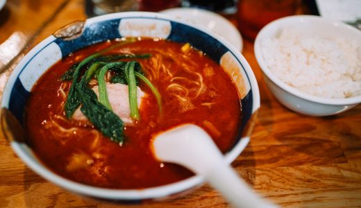 首相官邸そばの担々麺の専門店「支那麺 はしご」