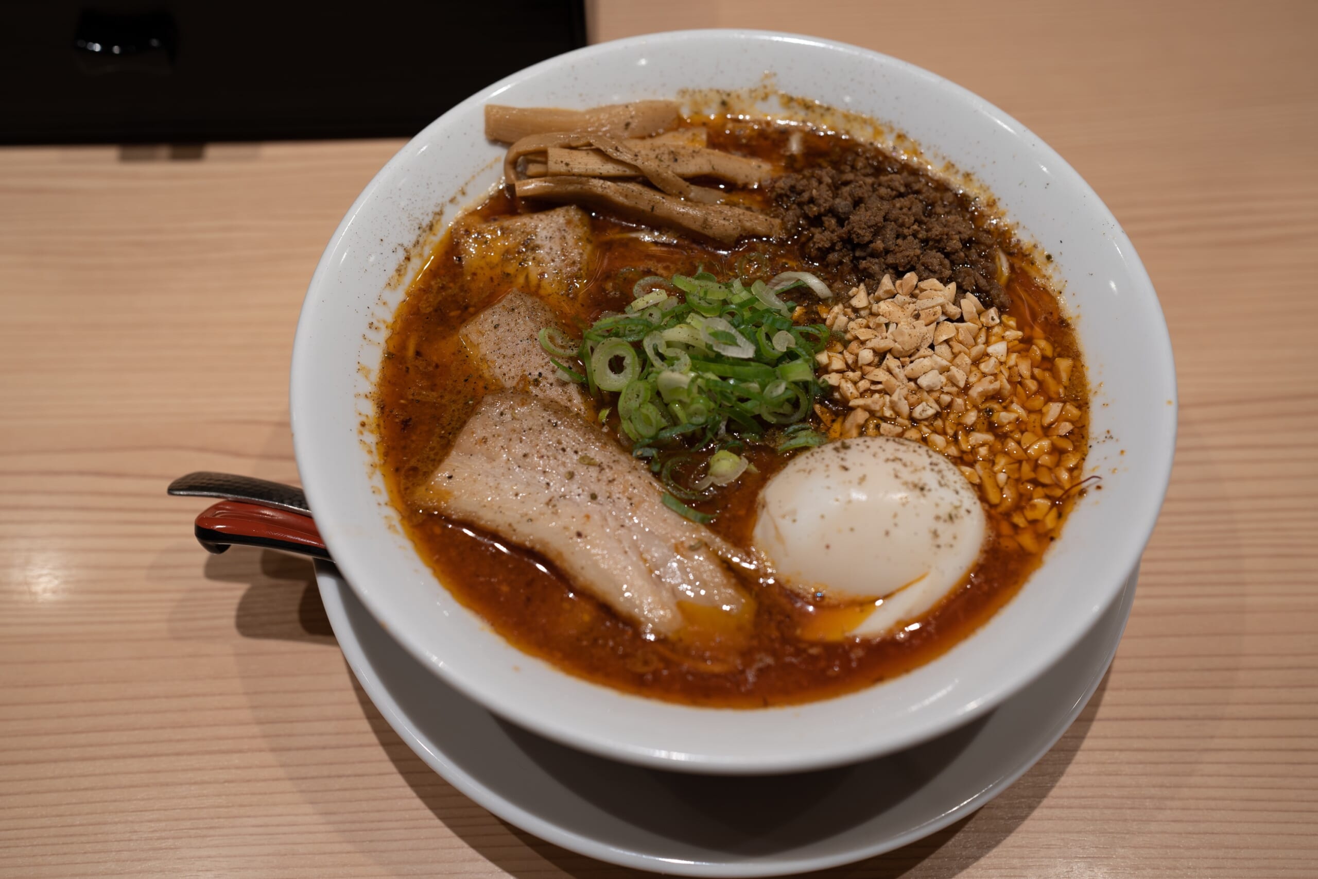 四谷にある京風ラーメン「京紫灯花繚乱」で担々麺 10