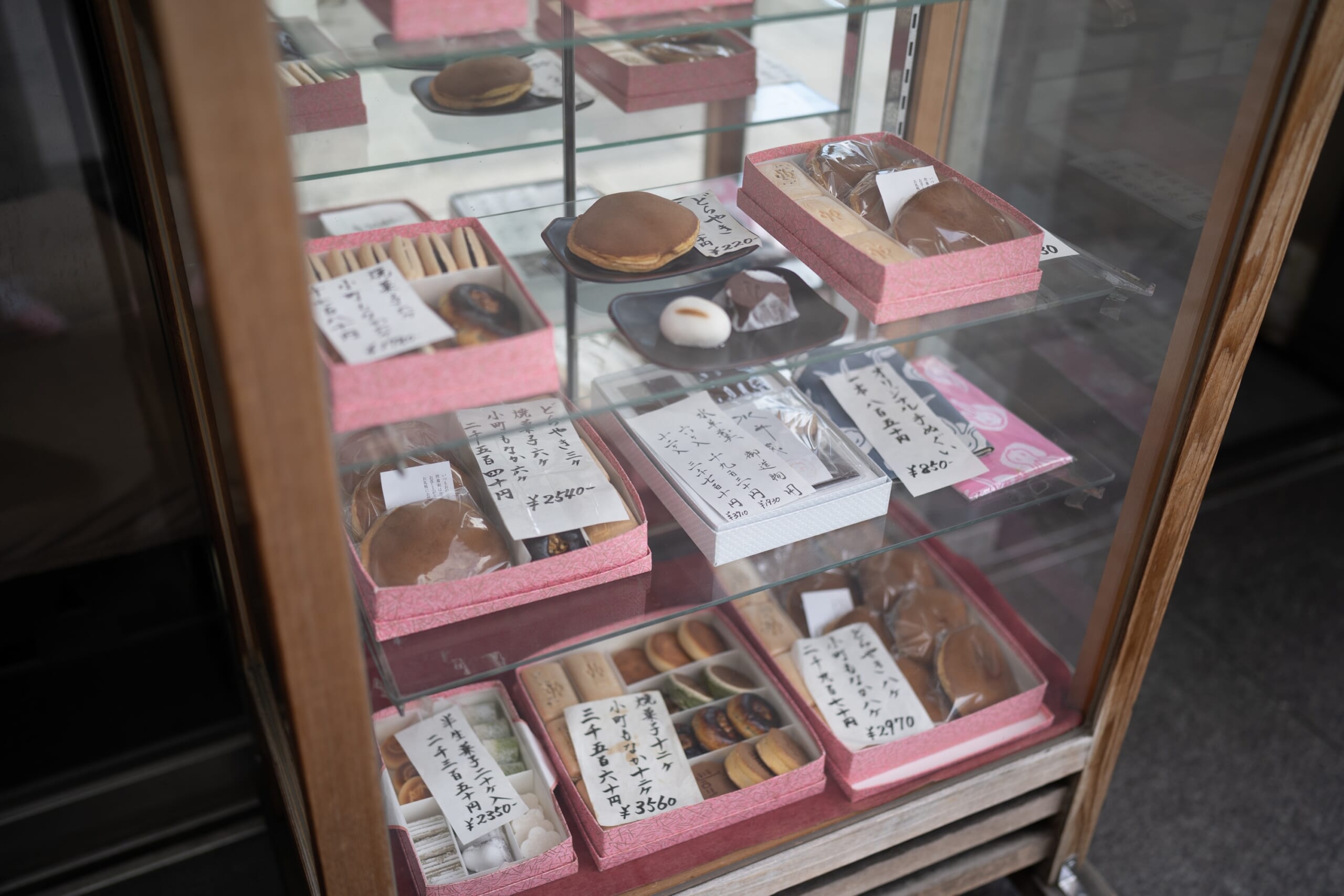 日本橋、いつも売り切れの「うさぎや」でどら焼き買えた! 7