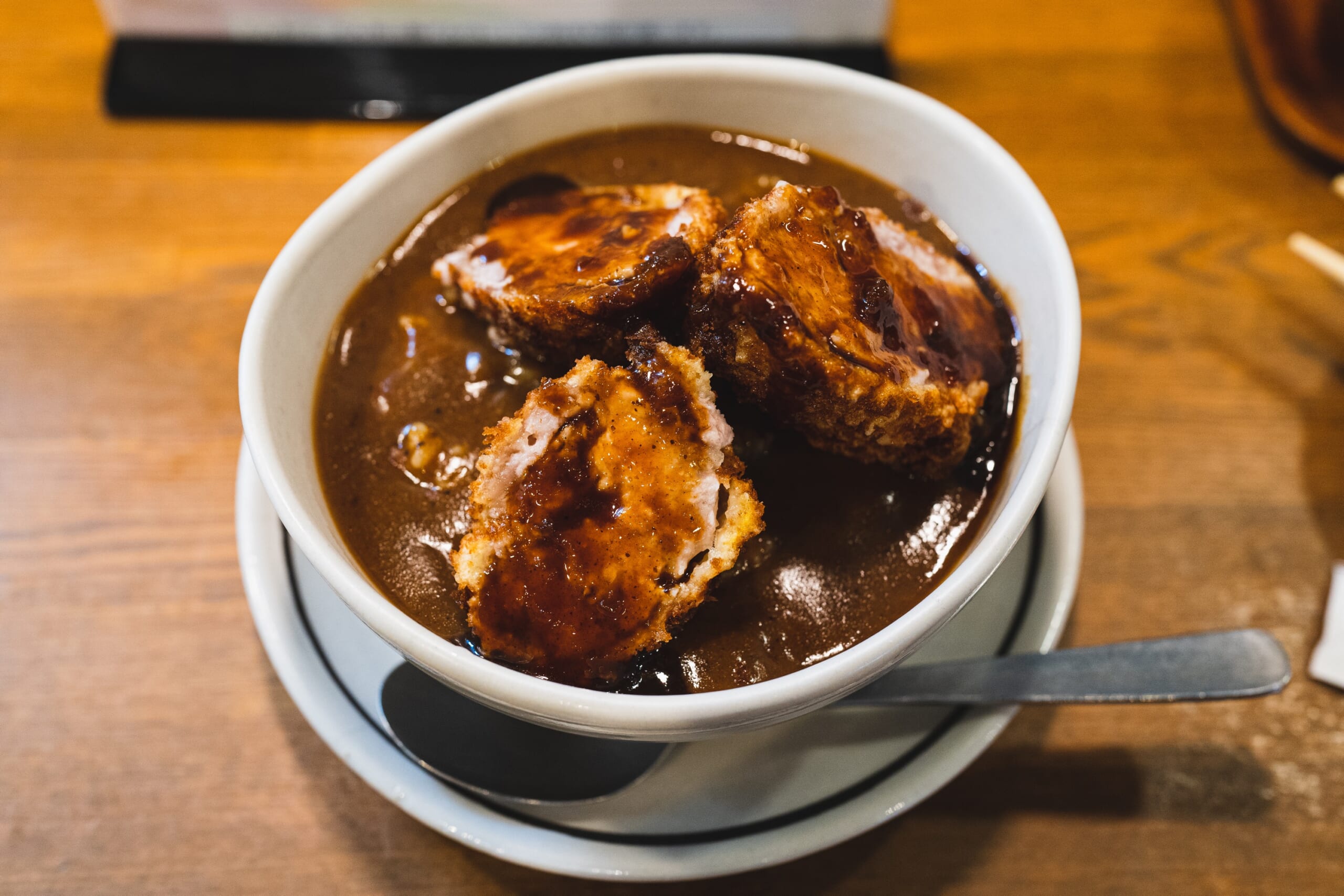新宿、カツカレー丼ならぬ"とん丼"「王ろじ」 16