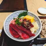 海老名下りのSA内、「三崎港」でマグロ丼 4