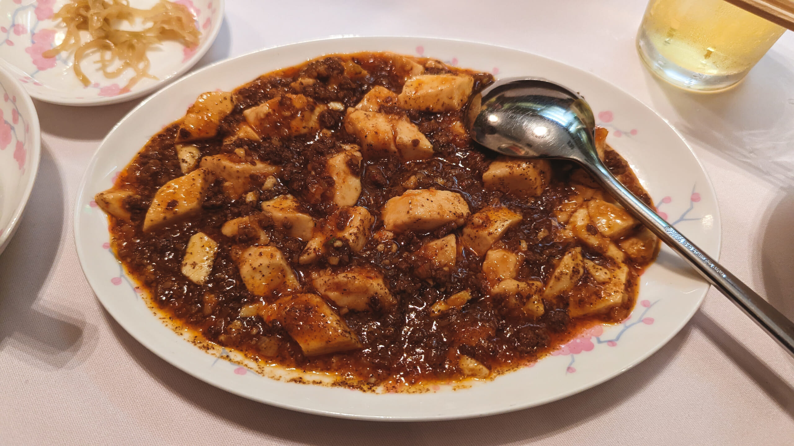 いつものニラそばじゃなくて麻婆豆腐にチャレンジ「麻布 登龍