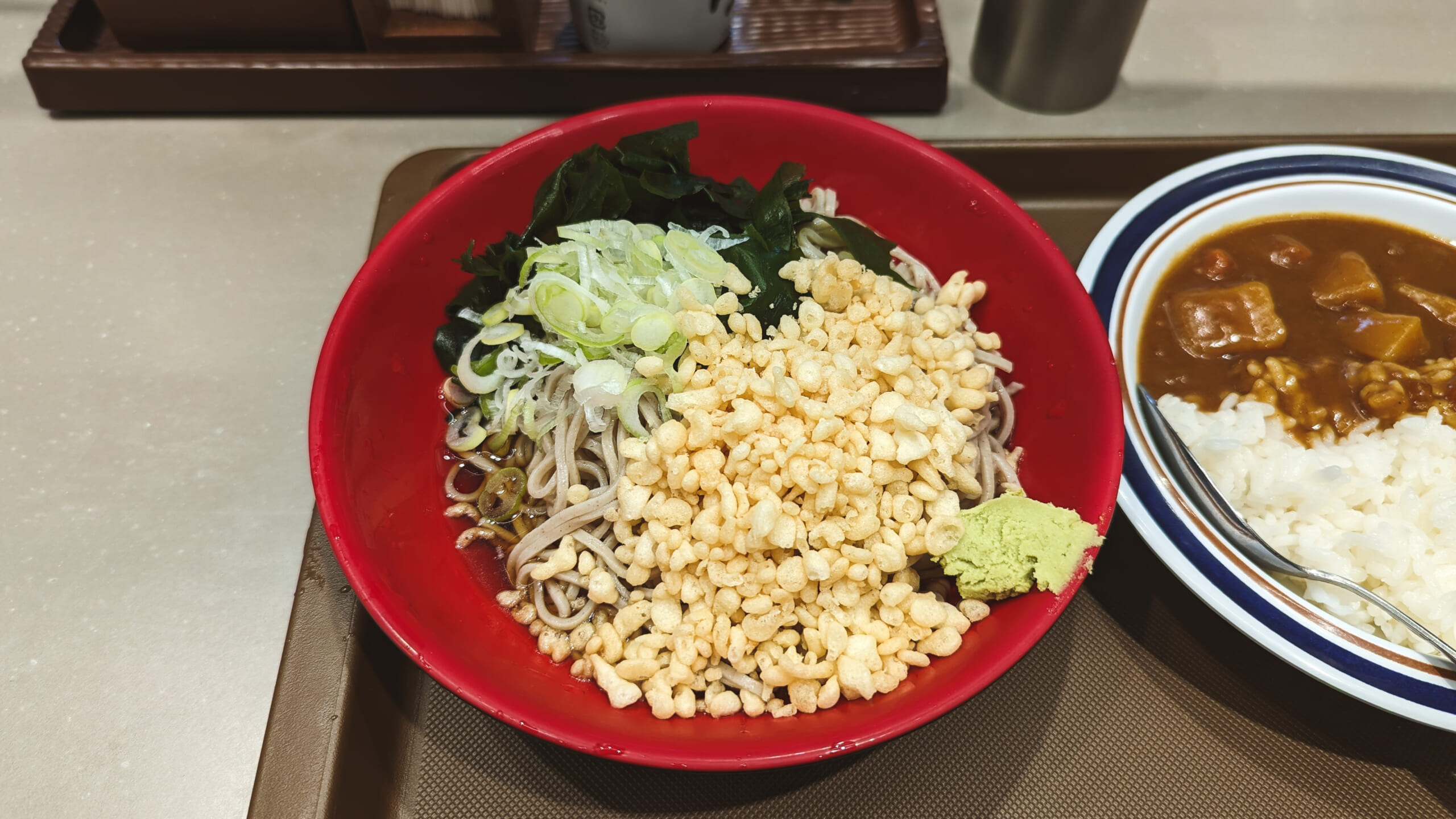 今度こそ蕎麦を「富士そば 赤坂店」の美味しいたぬきそばとミニカレーコンボ 8