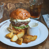 チーズと蜂蜜のマジック!六本木ヒルズ「AS CLASSICS DINER」の特別なバーガー。 4