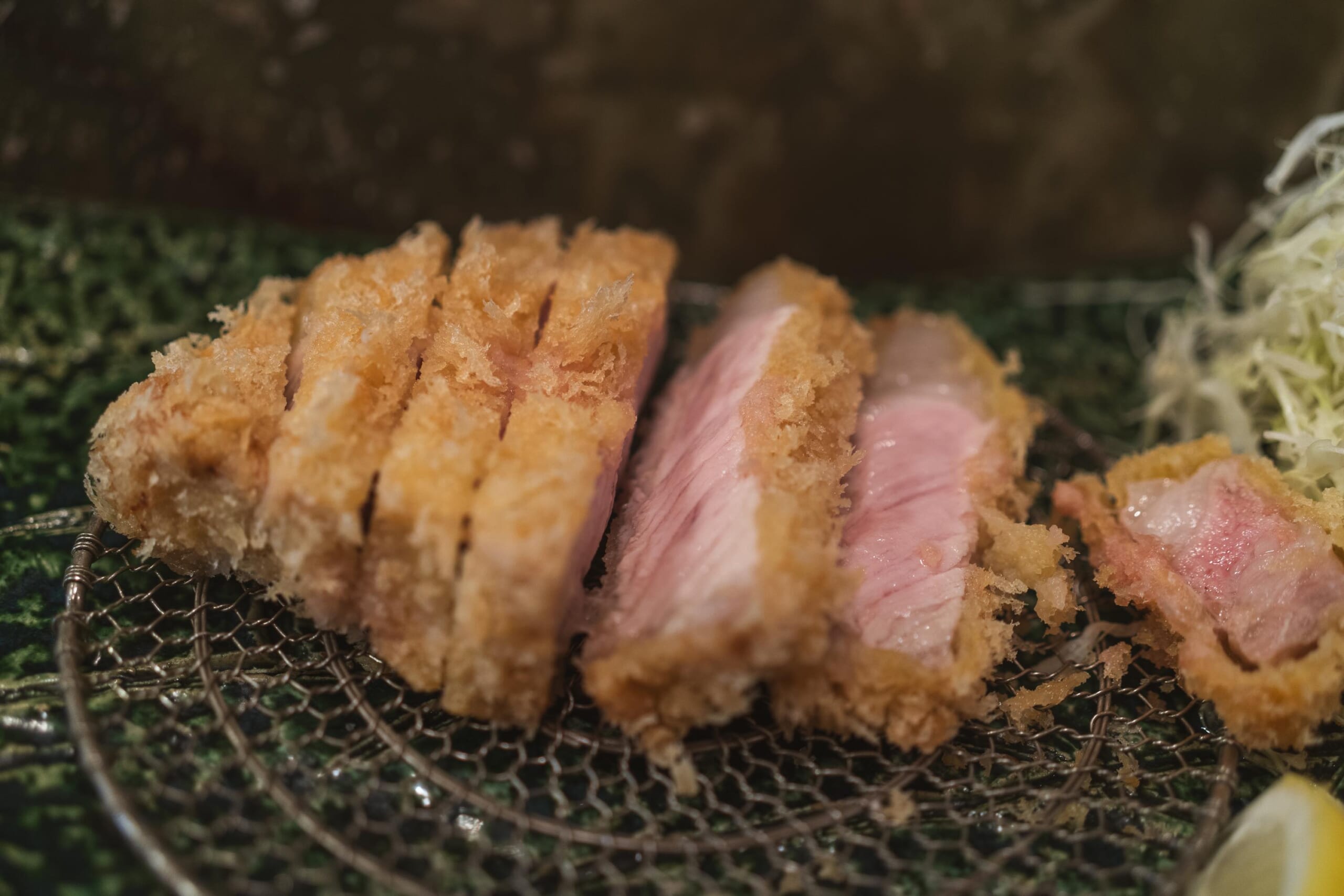 四谷三丁目のトンカツ探訪「車力門 ちゃわんぶ」の上ロースかつ定食と野菜スリ流しカレーのレビュー 11