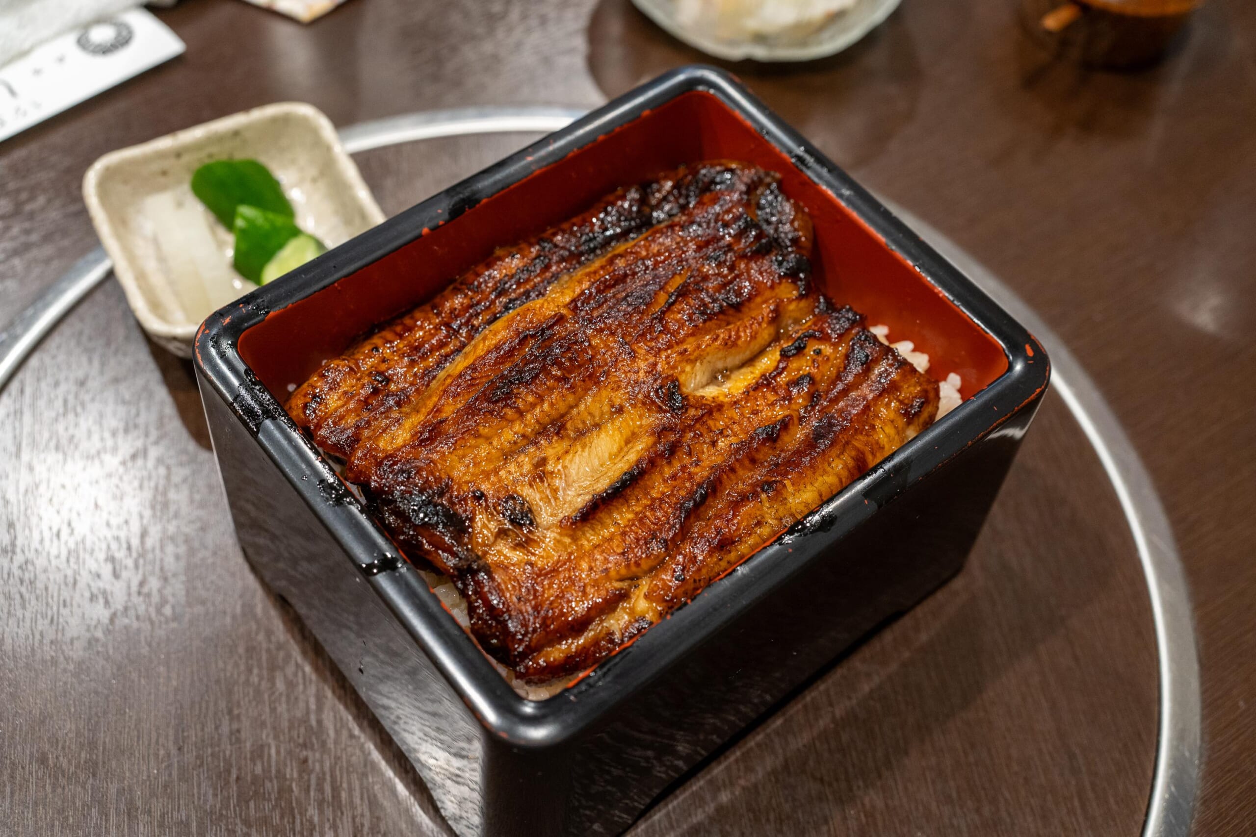 麻布十番の夜を彩る、志村けんが愛した『麻布しき』で鰻飲み 16