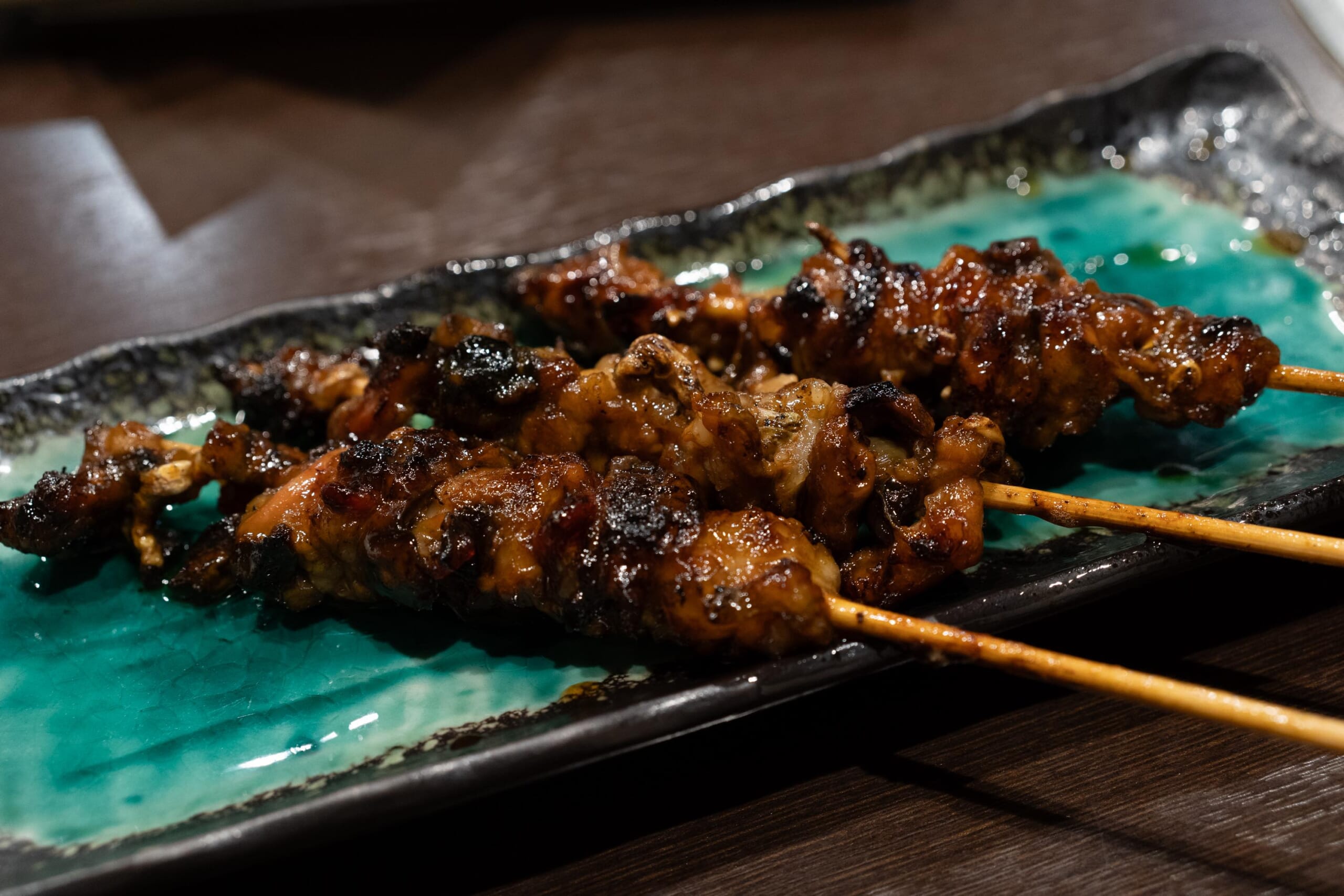 麻布十番の夜を彩る、志村けんが愛した『麻布しき』で鰻飲み 12