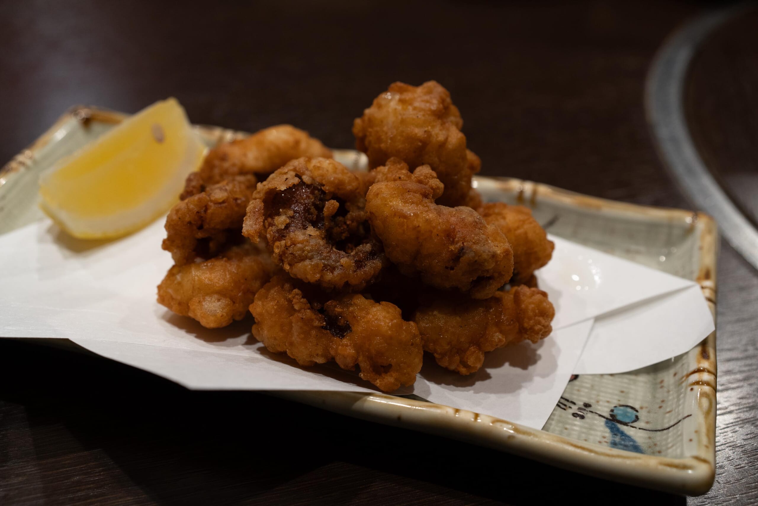 麻布十番の夜を彩る、志村けんが愛した『麻布しき』で鰻飲み 11