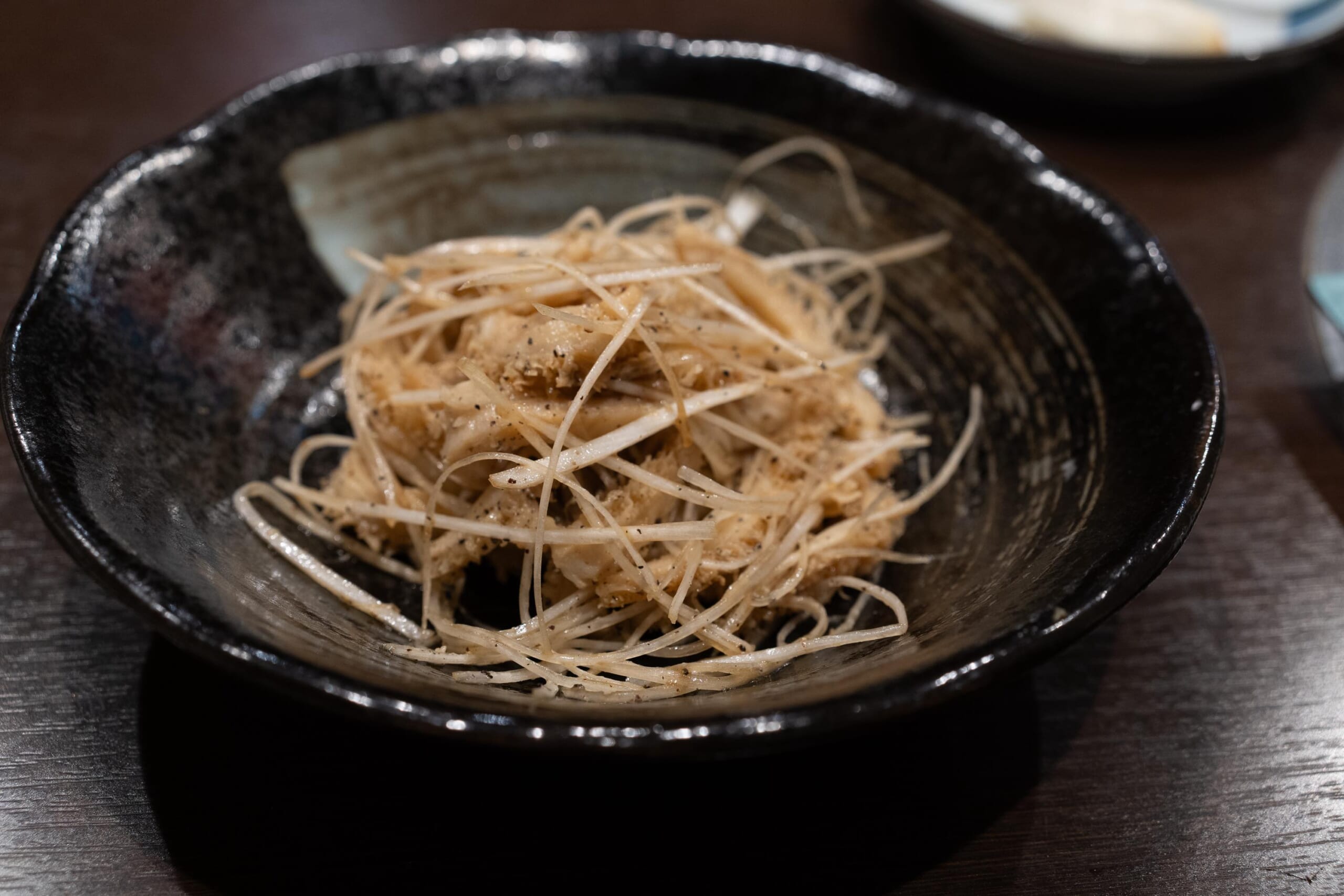 麻布十番の夜を彩る、志村けんが愛した『麻布しき』で鰻飲み 10