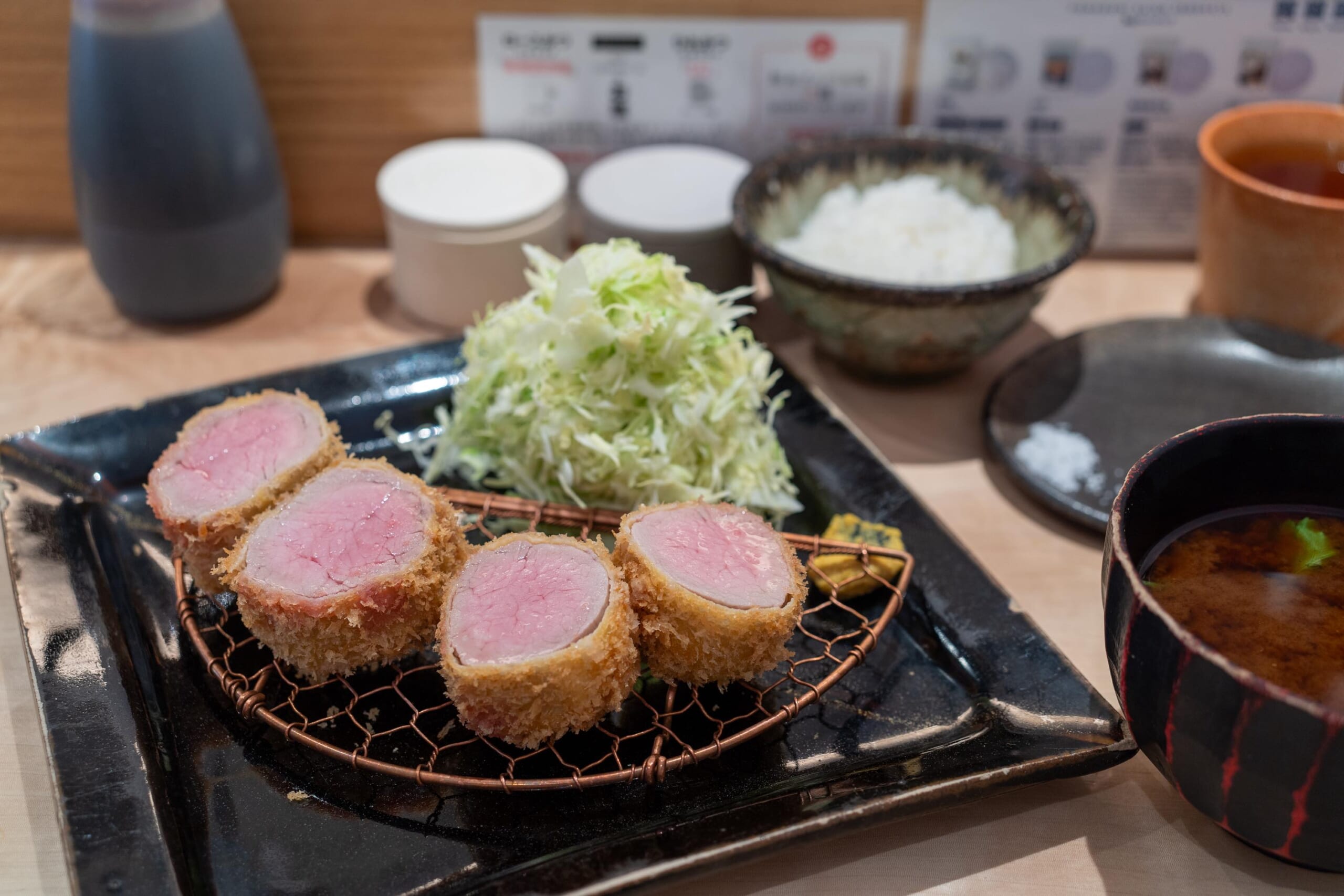 【表参道グルメ】行列必至!「tonkatsu.jp」で味わう極上ひれかつ定食 9