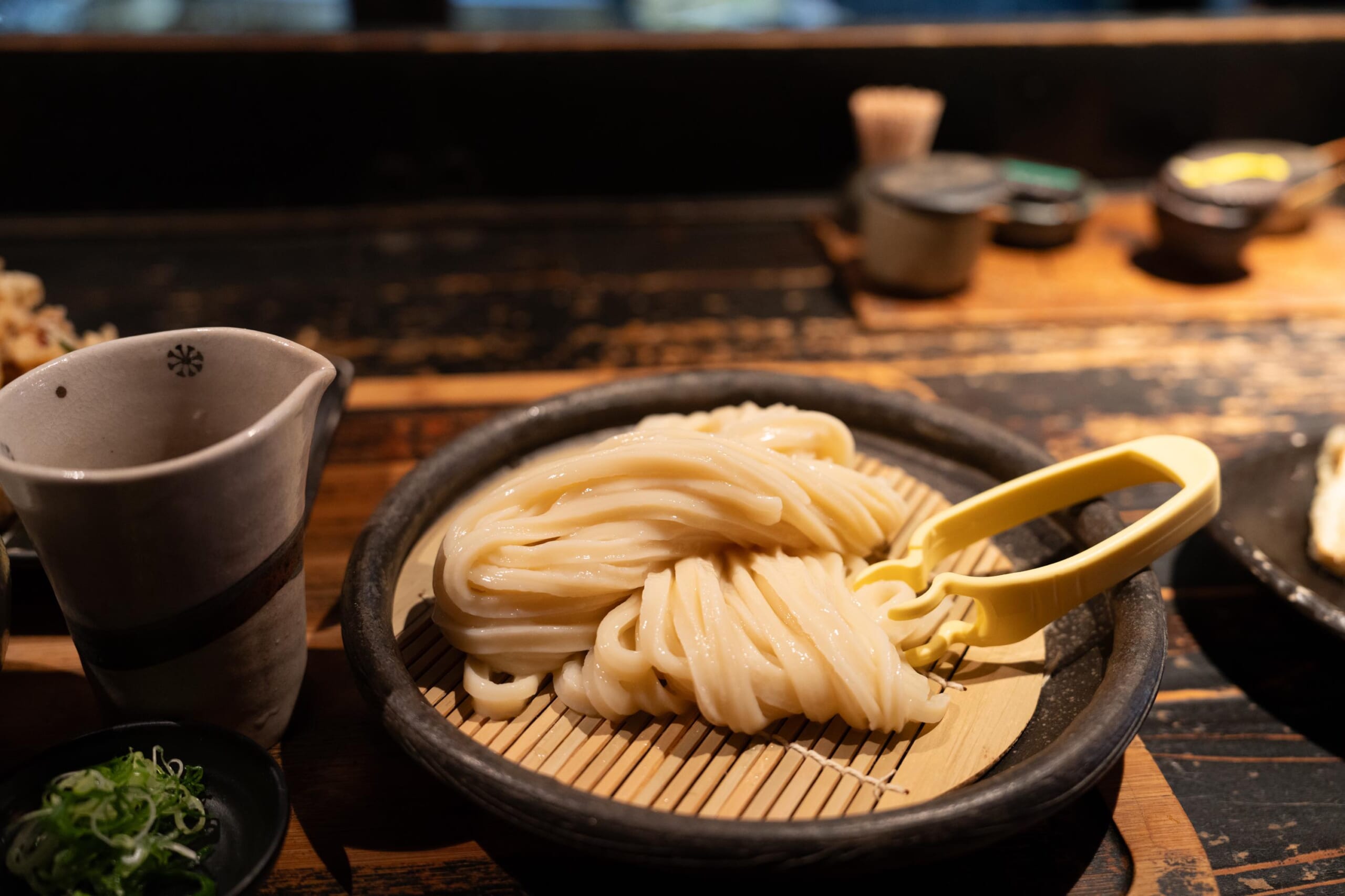 【京都うどん】超人気店「山元麺蔵」で味わう極上ざるうどん!開店直後の予約が狙い目 11