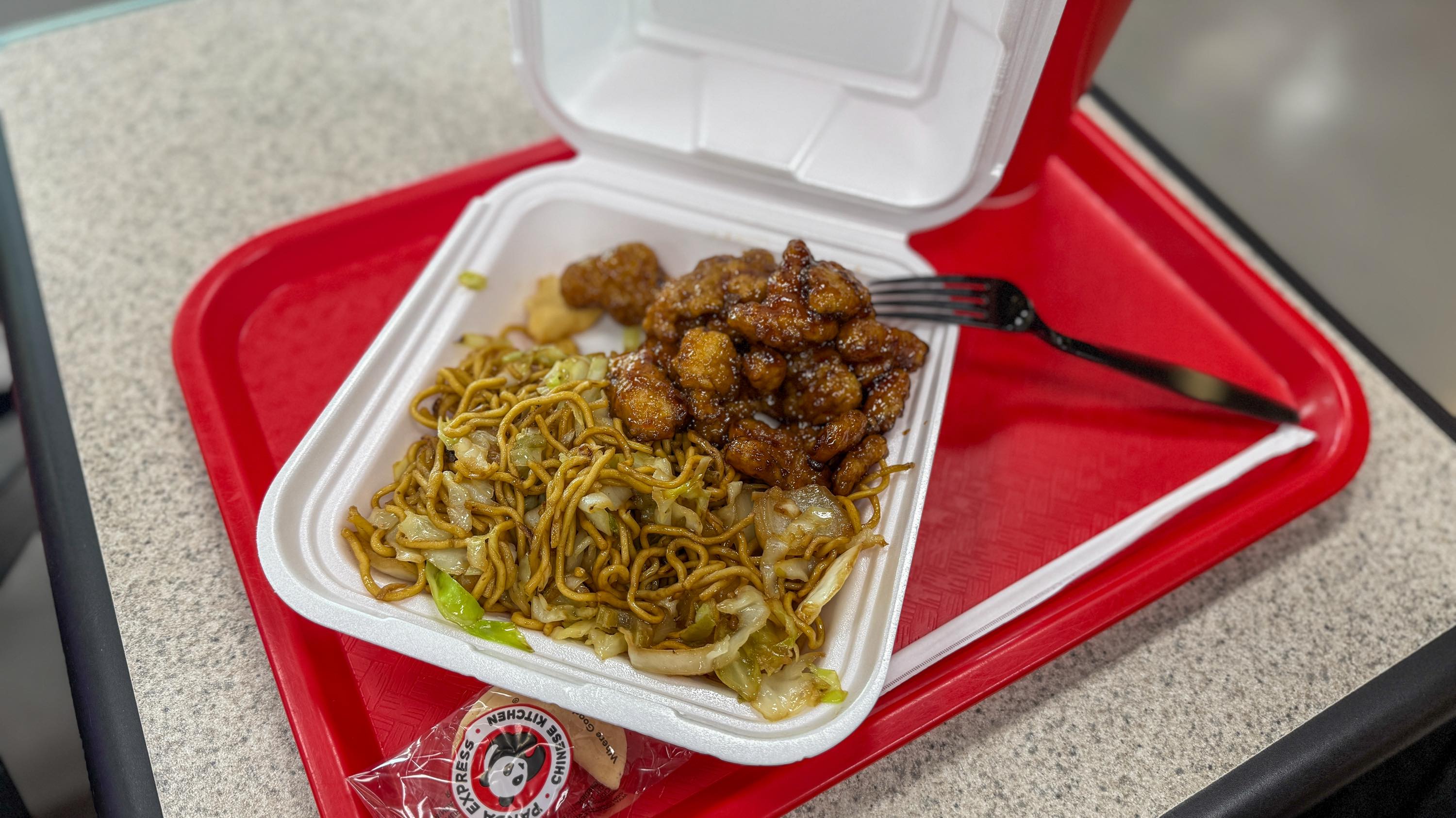アメリカンサイズに驚愕!Panda Expressのボウルは結構多い 9