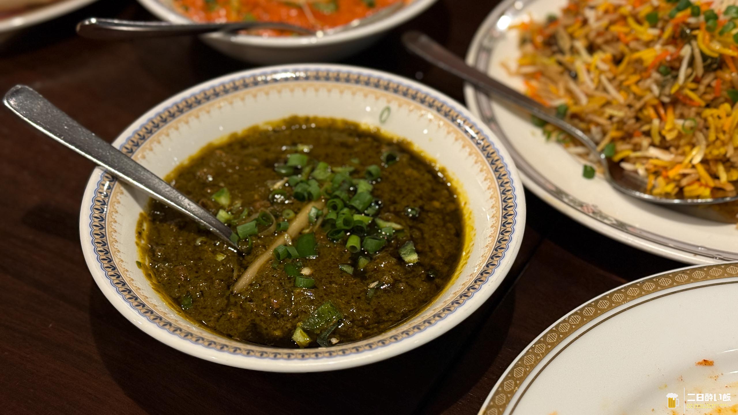 酸味の効いた絶品旨辛の二ハリは必食!飲み放題コースで大満足なカレー屋 19