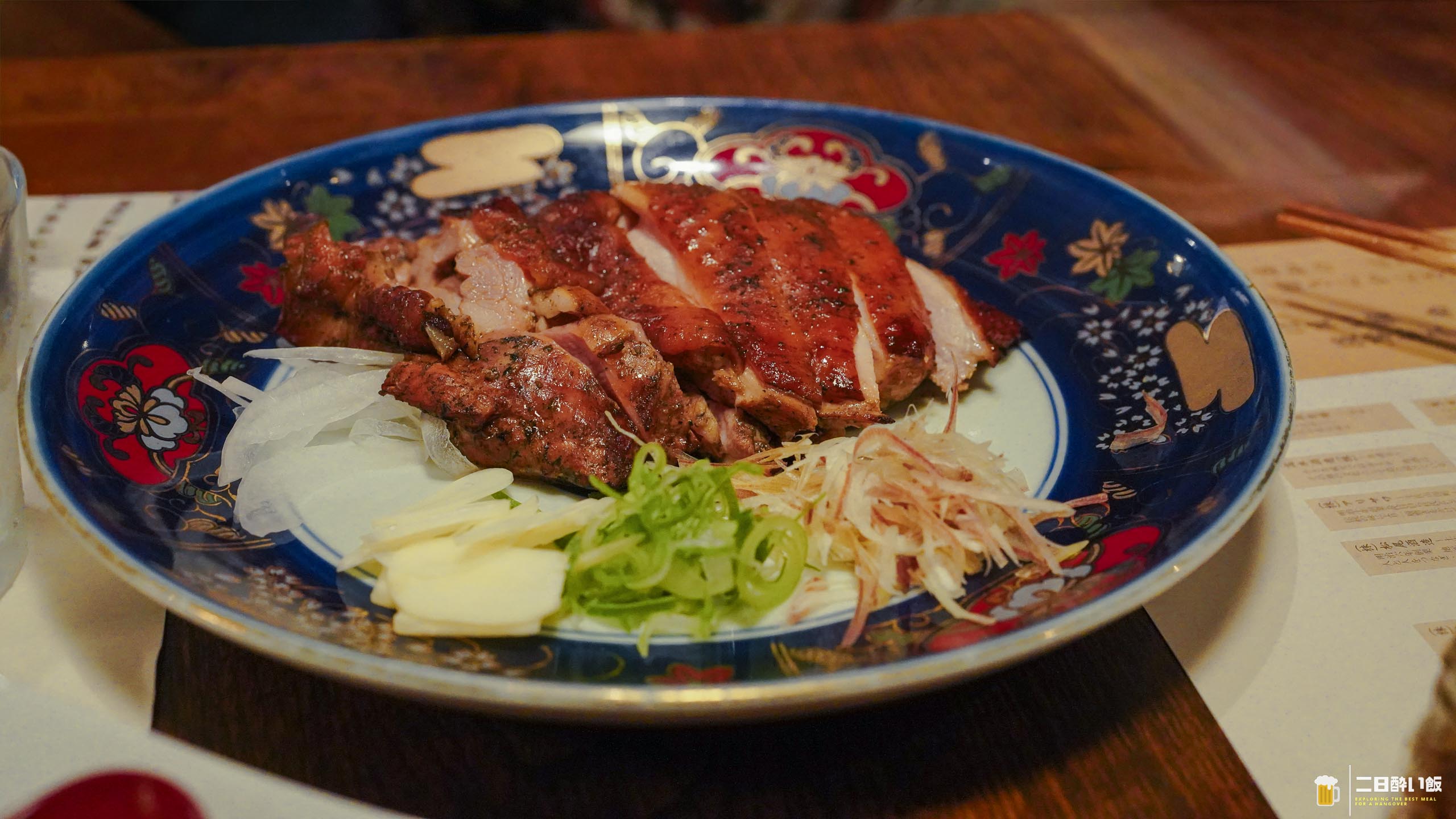 六本木『わらやき屋』、藁の炎が見える席で鰹の塩たたきと土佐料理を5品 10 はちきん地鶏もも焼きを拡大表示