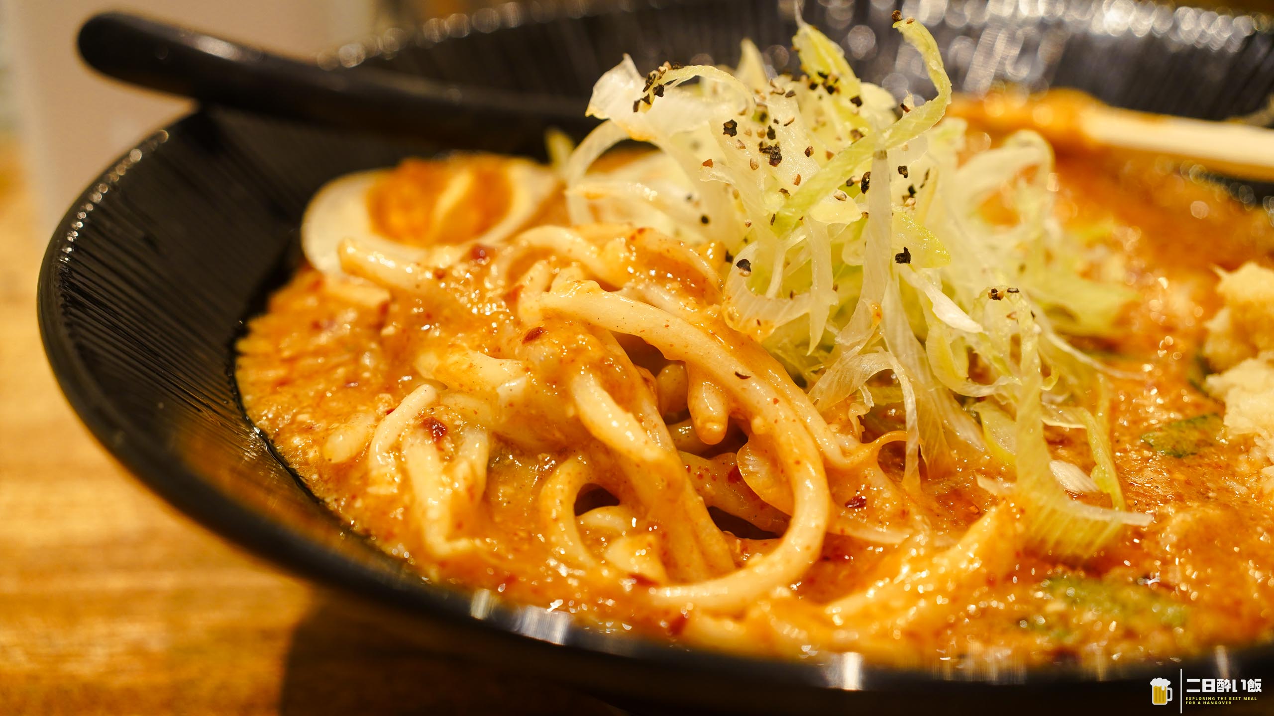 味変6種をぜんぶ試す前に食べ終わった。市ヶ谷「大塚や」の辛味噌ラーメン 8