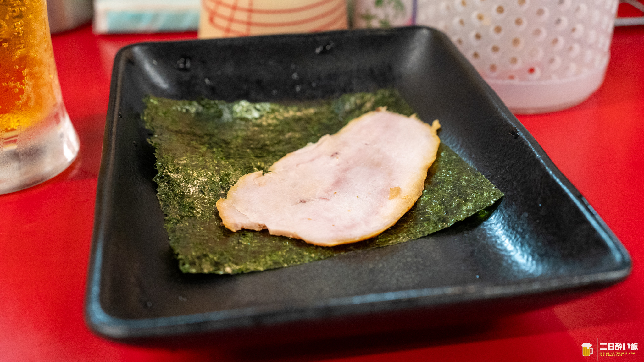 ネギのおかげで、濃すぎるスープが丁度よくなる。末広町『王道家直系 IEKEI TOKYO』ネギチャーシューメン赤 6